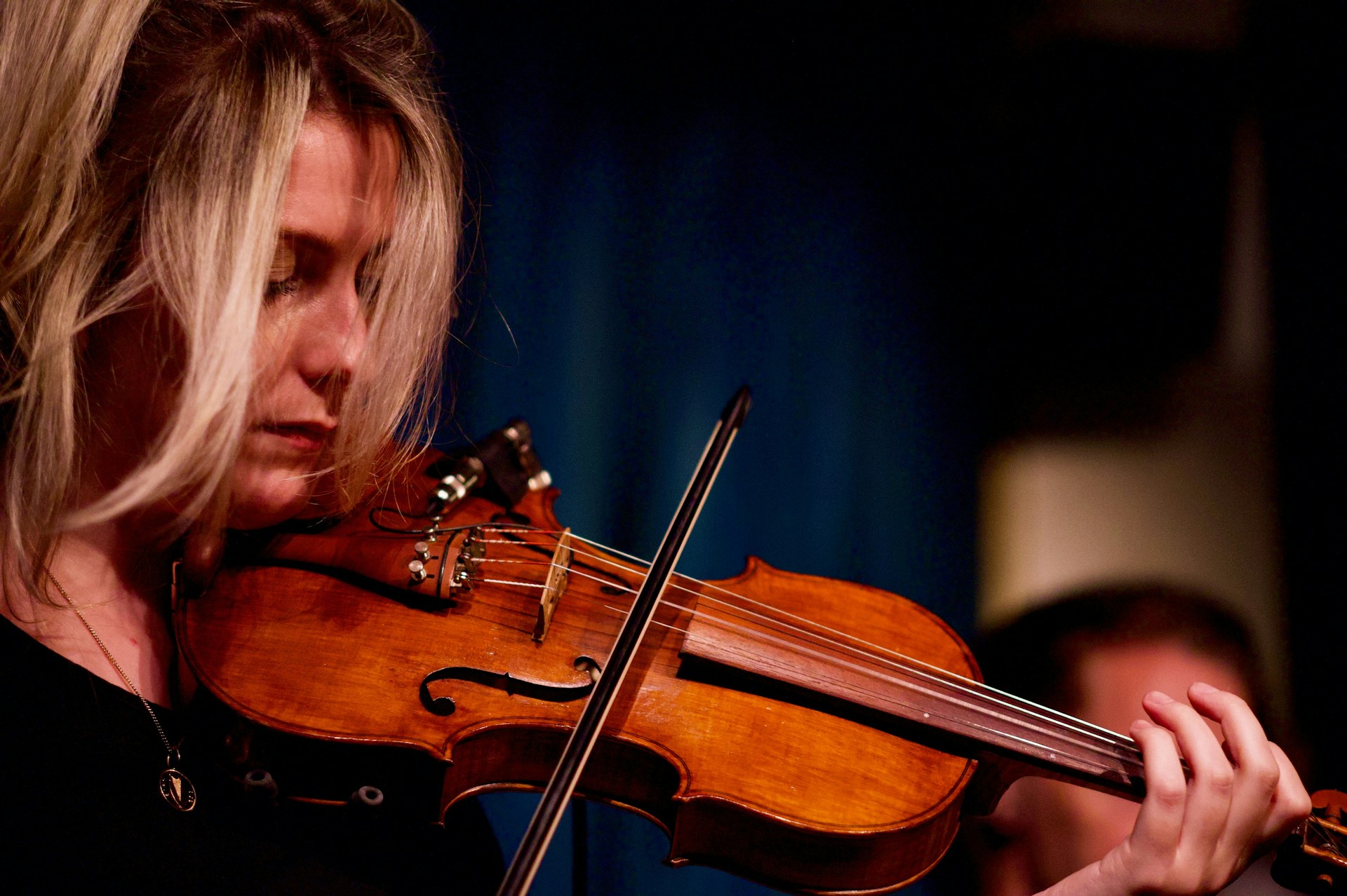 Pour des cours de musique chez vous, ça se passe sur allegromusique.fr.