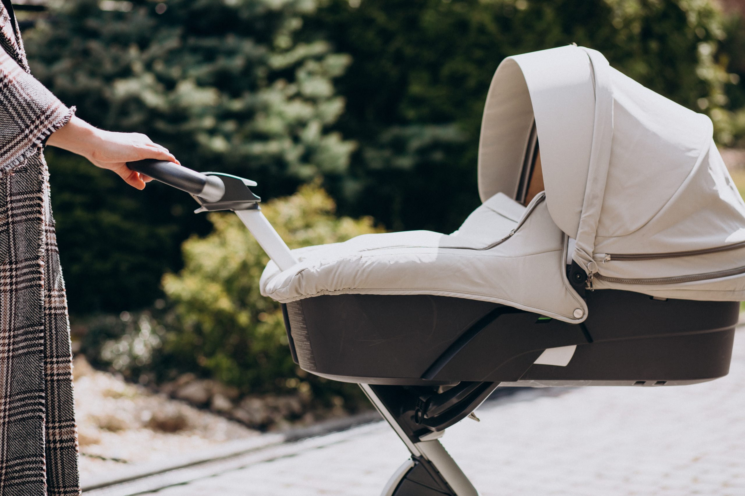 Adorable poussette Bugaboo Bee 5 avec nacelle à motifs fleuris